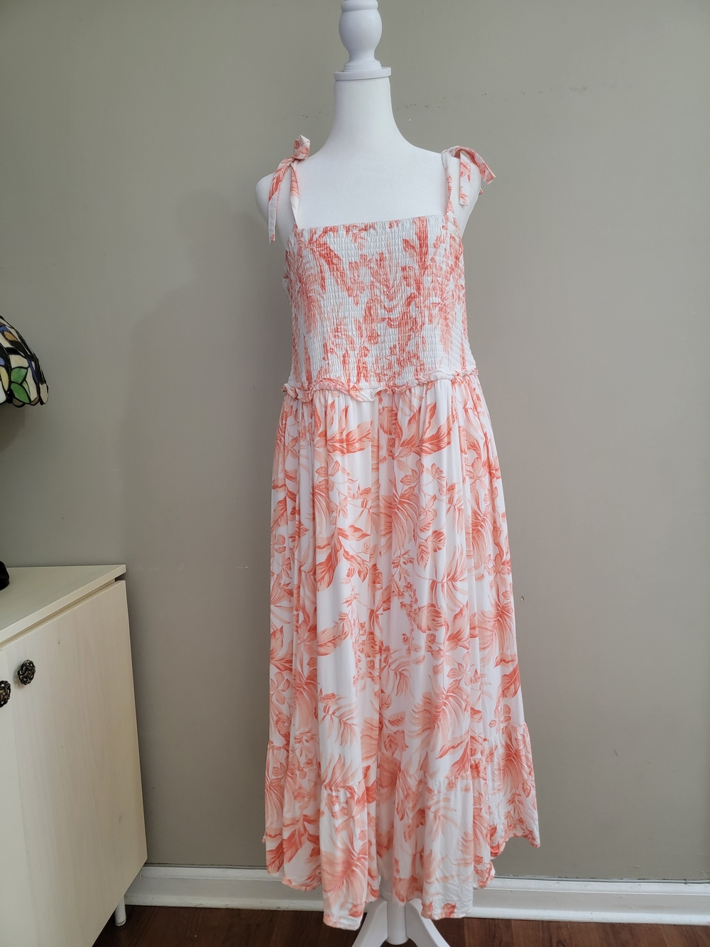Torrid Women's Plus Size White and Coral Floral Smocked Midi Dress Size 1X